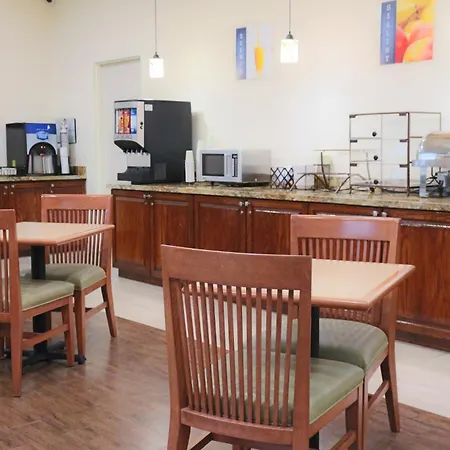 Best Western Plus Hobby Airport Inn & Suites-3